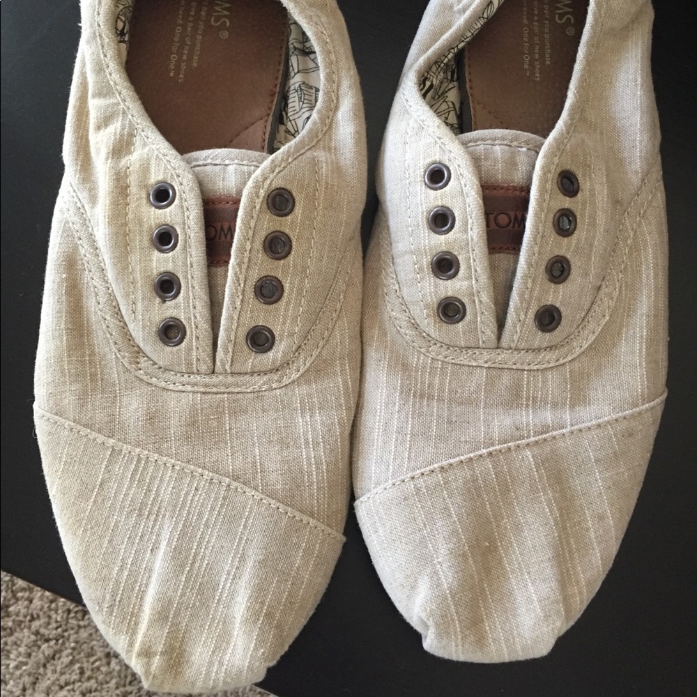 Cream TOMS